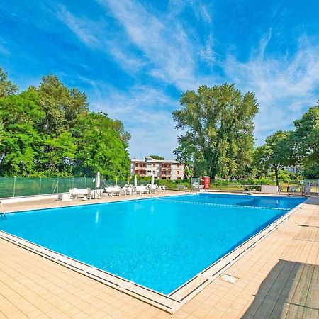 La Dolce Vita - Apartment With Shared Pool And Large Terrace Lido delle Nazioni Exterior foto