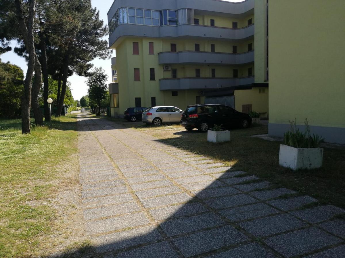La Dolce Vita - Apartment With Shared Pool And Large Terrace Lido delle Nazioni Exterior foto