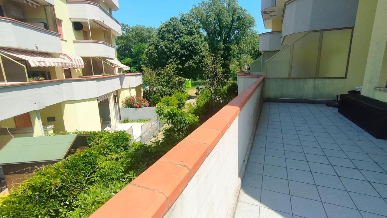 La Dolce Vita - Apartment With Shared Pool And Large Terrace Lido delle Nazioni Exterior foto