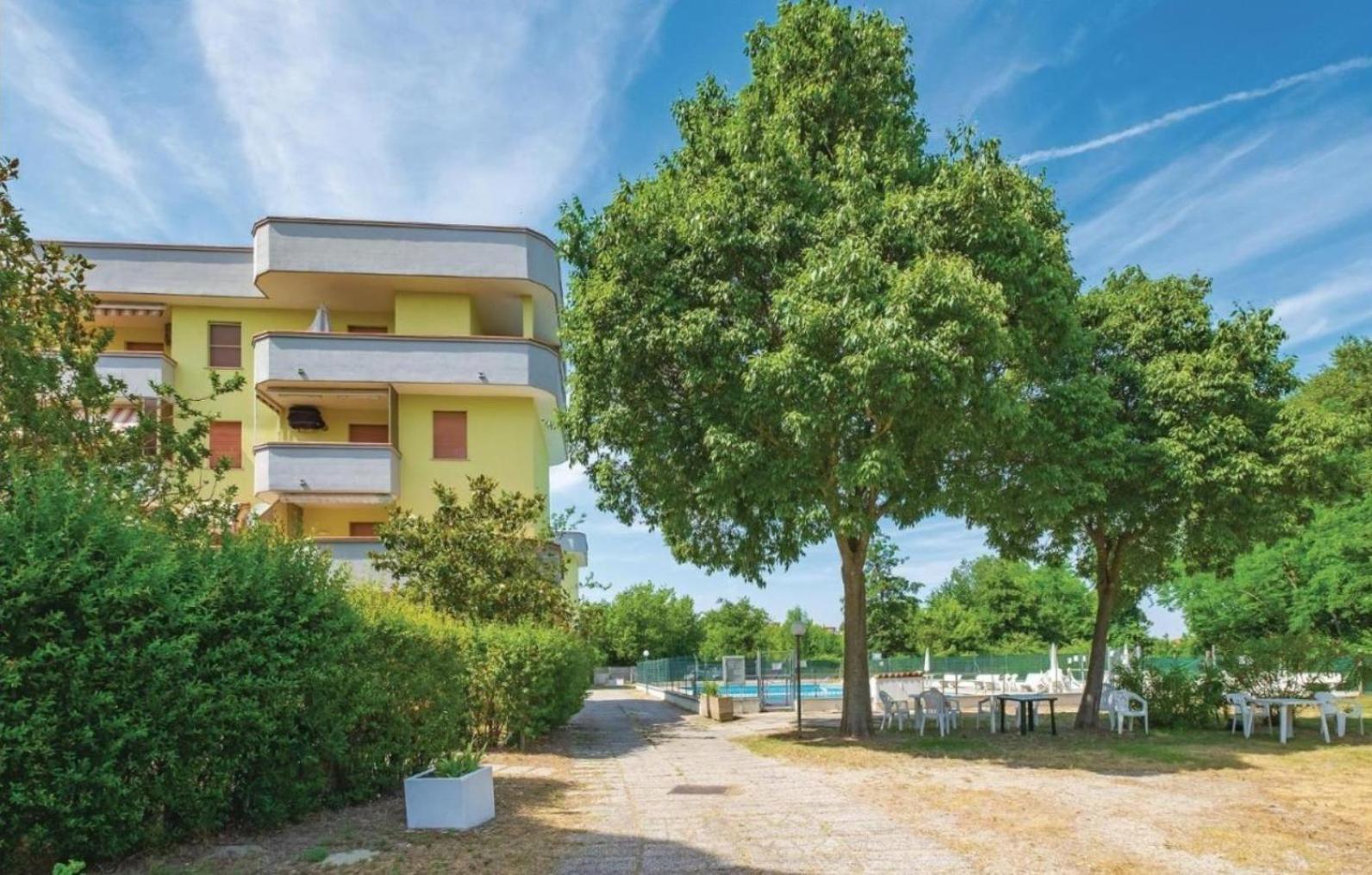 La Dolce Vita - Apartment With Shared Pool And Large Terrace Lido delle Nazioni Exterior foto